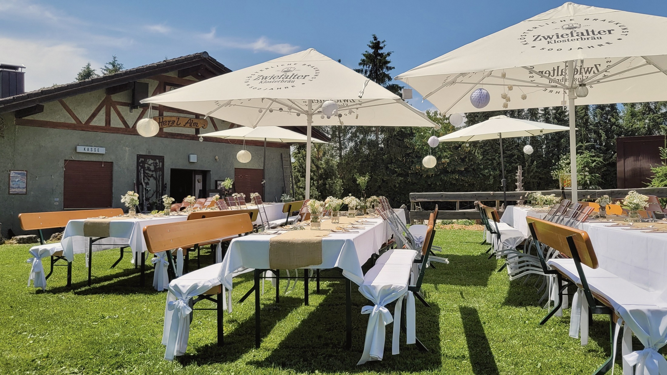 Terrasse und Außenbereich der Herz’l Alm